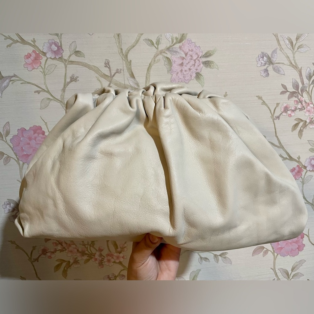 SOLDBottega Veneta Cloud Pouch in Leather